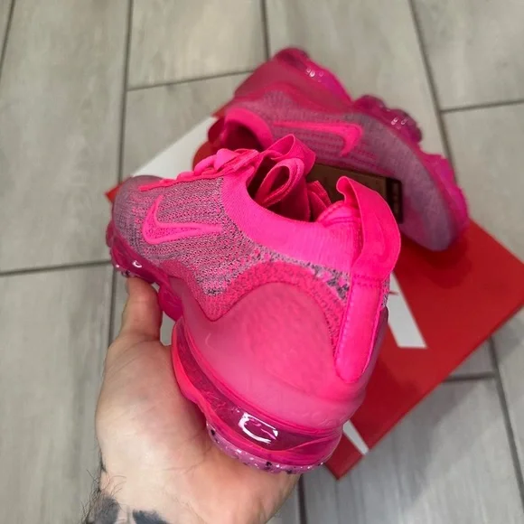 NIKE AIR VAPORMAX PINK SHOES - Picture 2 of 3